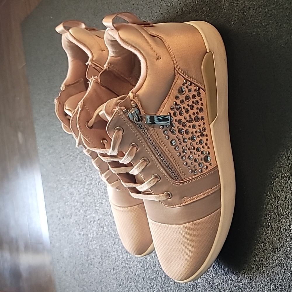 Shoes - Picture 2 of 3